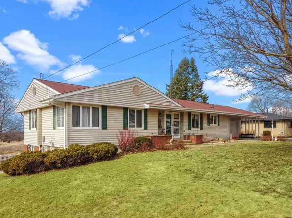 1306 Garfield St, Harvard, IL 60033