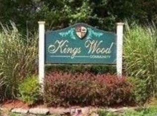 144 Church St APT 3C, Kings Park, NY 11754