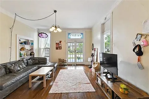 2238 Jefferson Ave — Photo 3