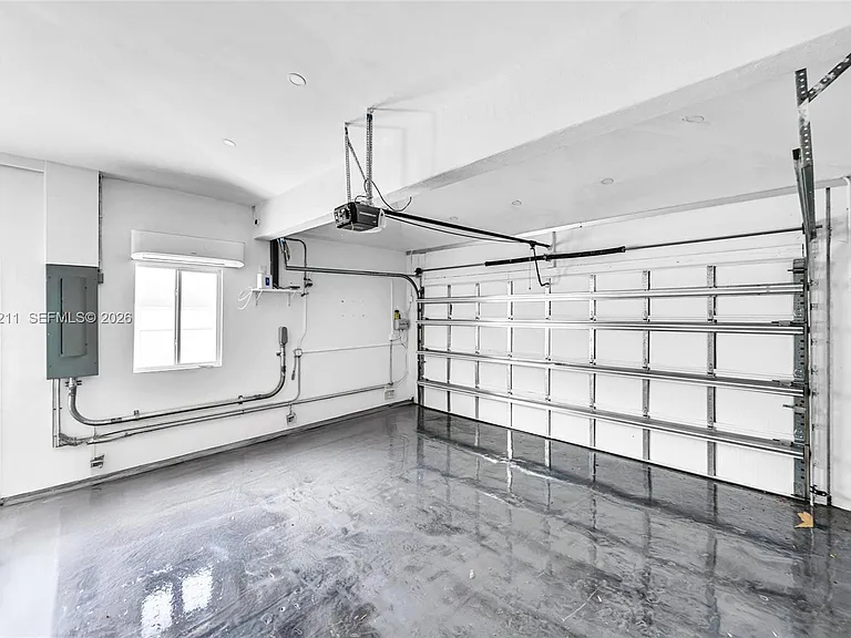 1080 NE 104th St — Photo 33