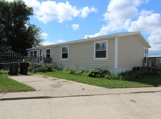 909 Pioneer Trl, Mandan, ND 58554