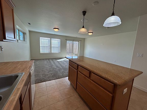 5th image of 42-44 W Pointe Dr #9250D0425