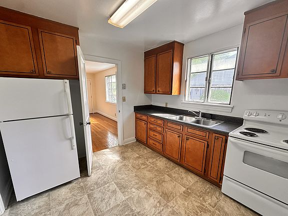 5th image of 458 Elmhurst Rd