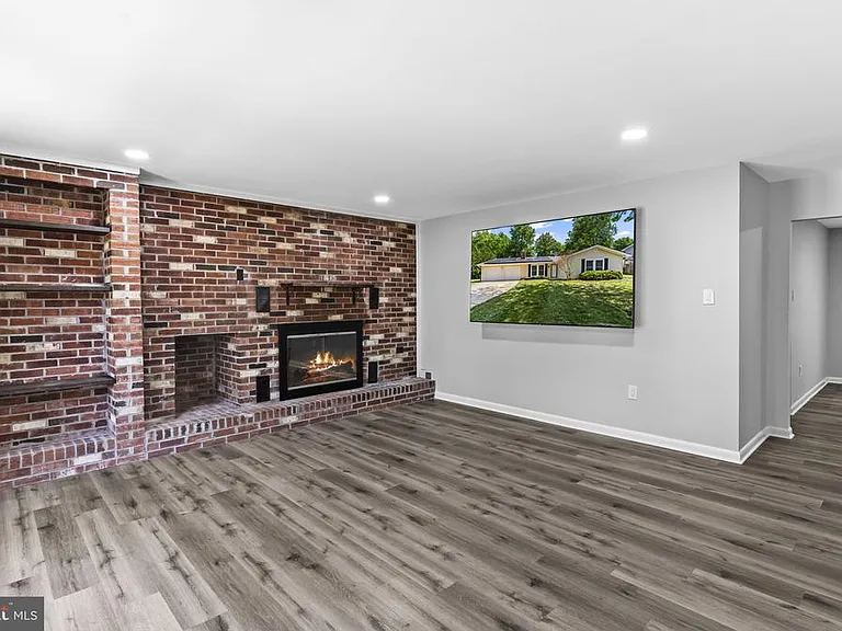 2060 Red Spruce Ct — Photo 5