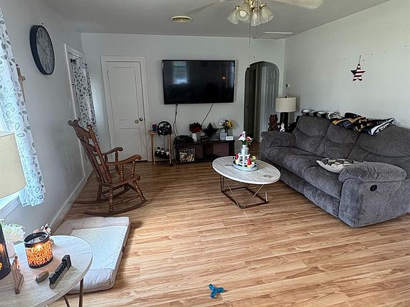 3rd image of 158 Sheffield St