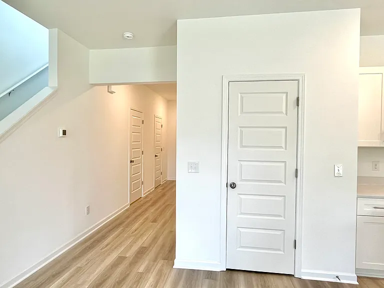 889 Parkside Blvd — Photo 8