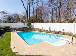 1 Robert St, Flanders, NJ 07836