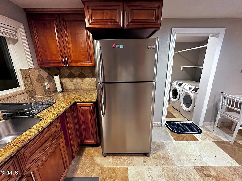 2 bed, 1.0 bath, 900 sqft, $2,595 — Photo 3