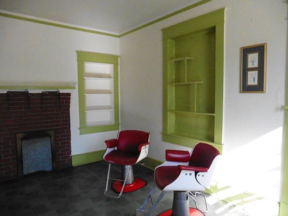 2nd image of 651 Cambridge Ave E