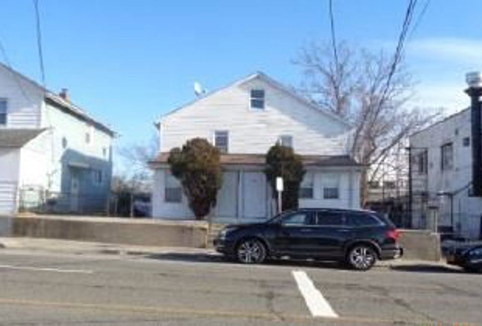 1st image of 10 Elmont Rd
