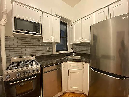 5th image of 208 W 80th St #1DR