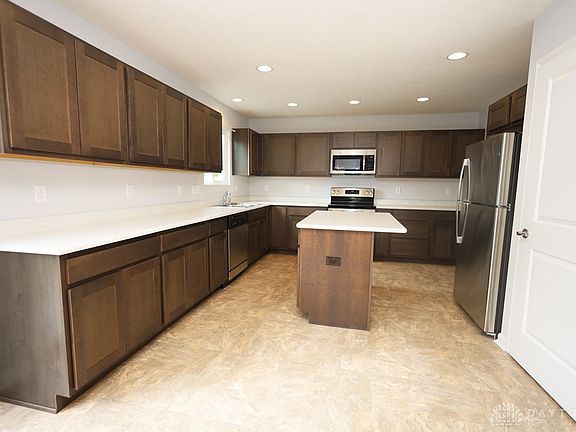 4th image of 489 Honey Locust Ct