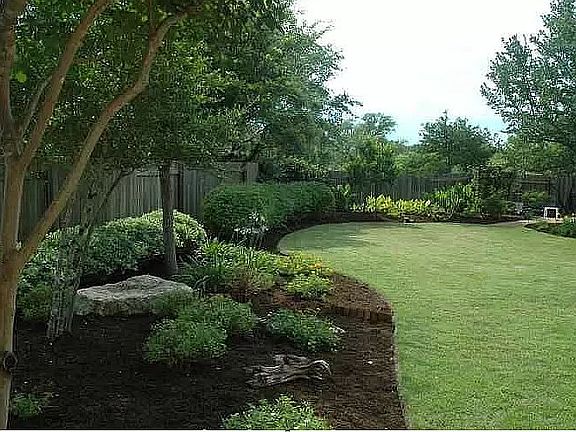 2nd image of 12923 Noyes Ln