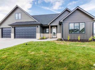 3910 Travers Cir, Manhattan, KS 66503