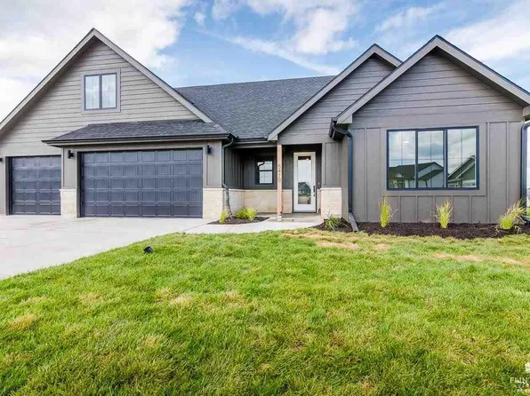 3910 Travers Cir, Manhattan, KS 66503