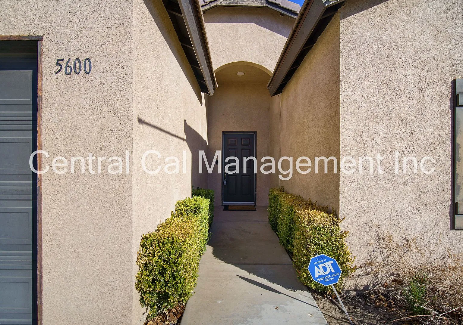 3 Bedroom/2 Bath Home in the Southwest - $2395 Per Month! — Photo 4