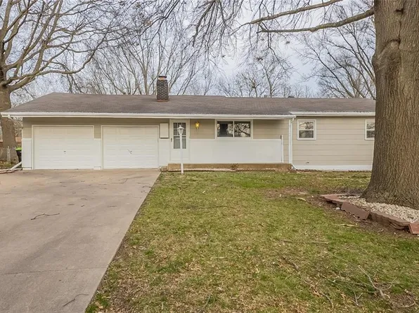 1703 S Edgevale Dr, Harrisonville, MO 64701