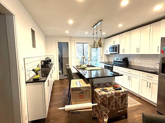 3rd image of 25-26 Hoyt Ave S #1