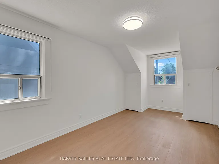 106 Florence Ave — Photo 11