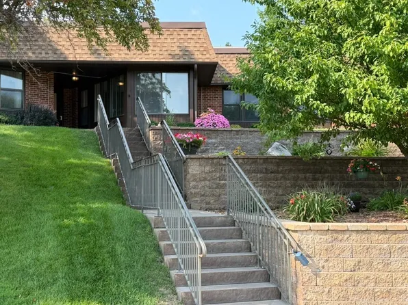 909 Luther Pl APT 102, Albert Lea, MN 56007