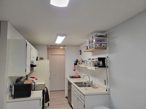 4th image of 525 15th Ave N APT 3
