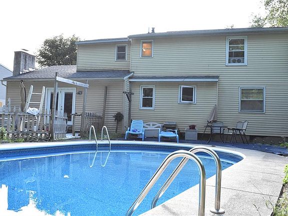 4th image of 8136 Crimson Cir