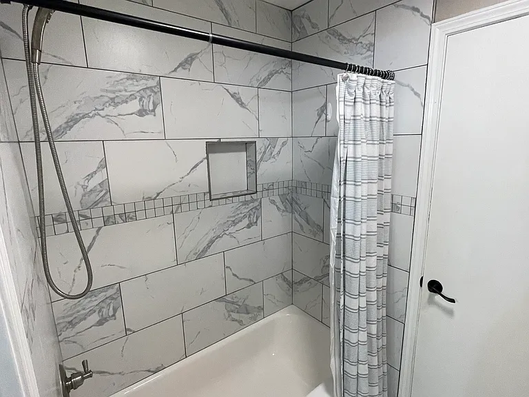1738 E Churchill Downs Rd — Photo 12