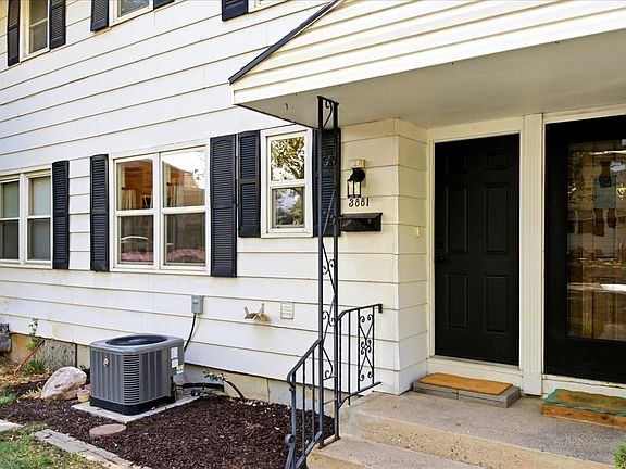 2nd image of 3881 Grandview Dr