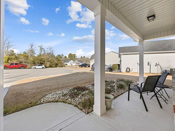 4th image of 325 Brighton Pl.