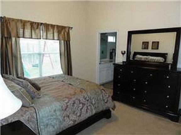 5th image of 6240 Geneva Ln