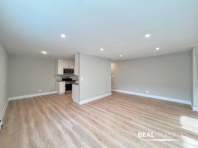 452 W Oakdale — Photo 37