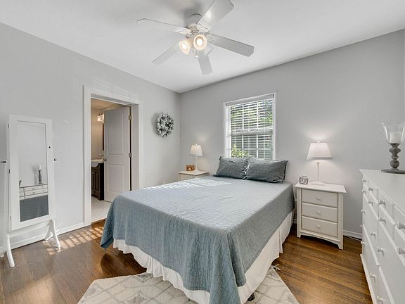 3rd image of 2603 Illinois St