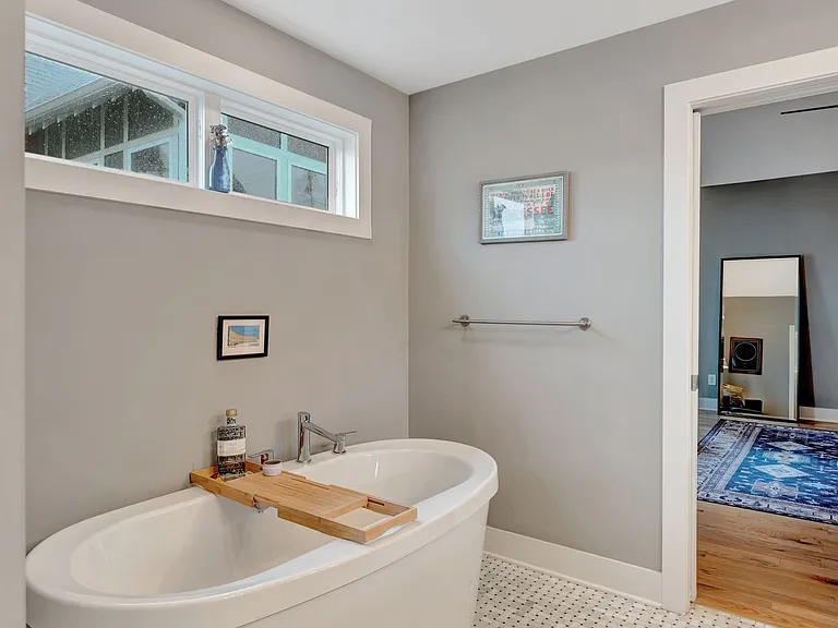 2038 Straightway Ave — Photo 23