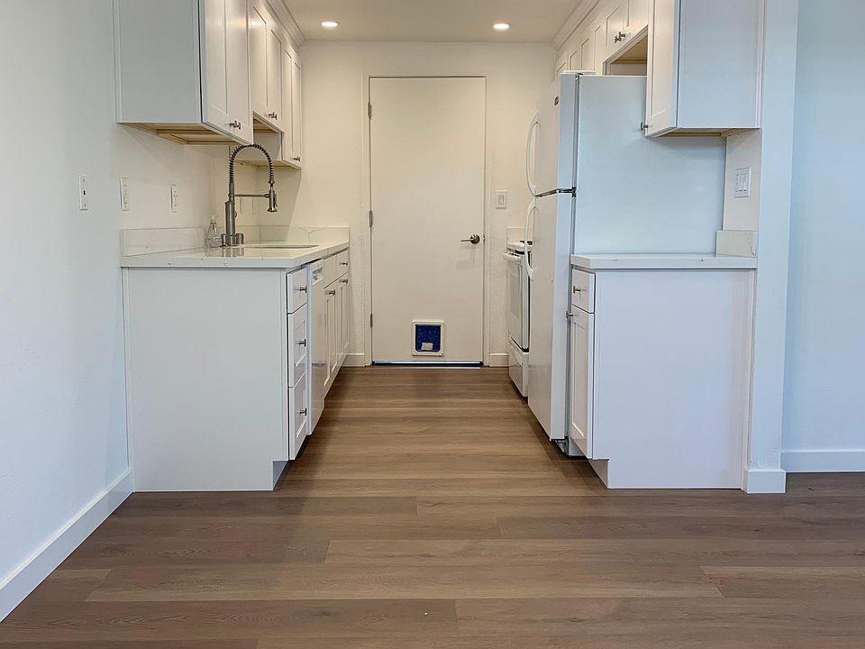 Newly remodeled kitchen.