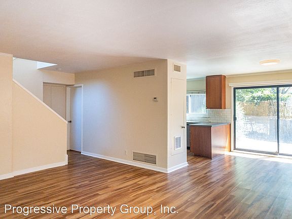 4th image of 108 Ross Ave APT 1