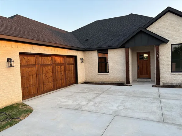610 E Overhill Dr, Glenn Heights, TX 75154