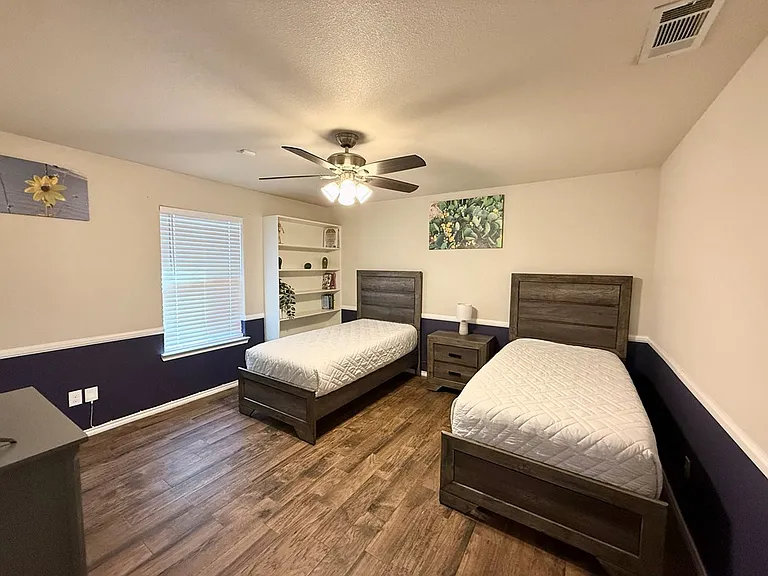 9915 Lamar Ave — Photo 11