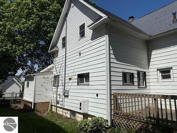 5th image of 825 Wallace St