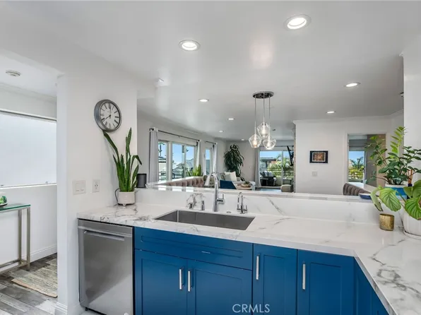 700 Esplanade APT 19, Redondo Beach, CA 90277