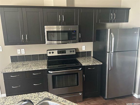 4th image of 103 Klassen Cres #210