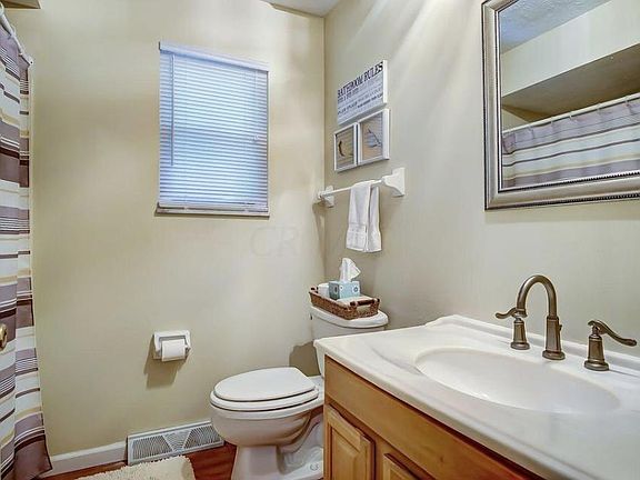 3rd image of 685 W Main St