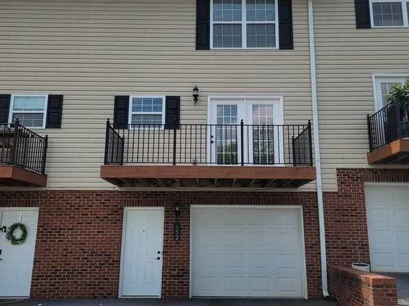 652 Grays Pointe Ct, Johnson City, TN 37615