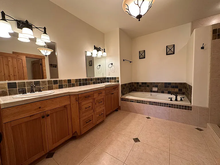 1524 Roosevelt Ave — Photo 20
