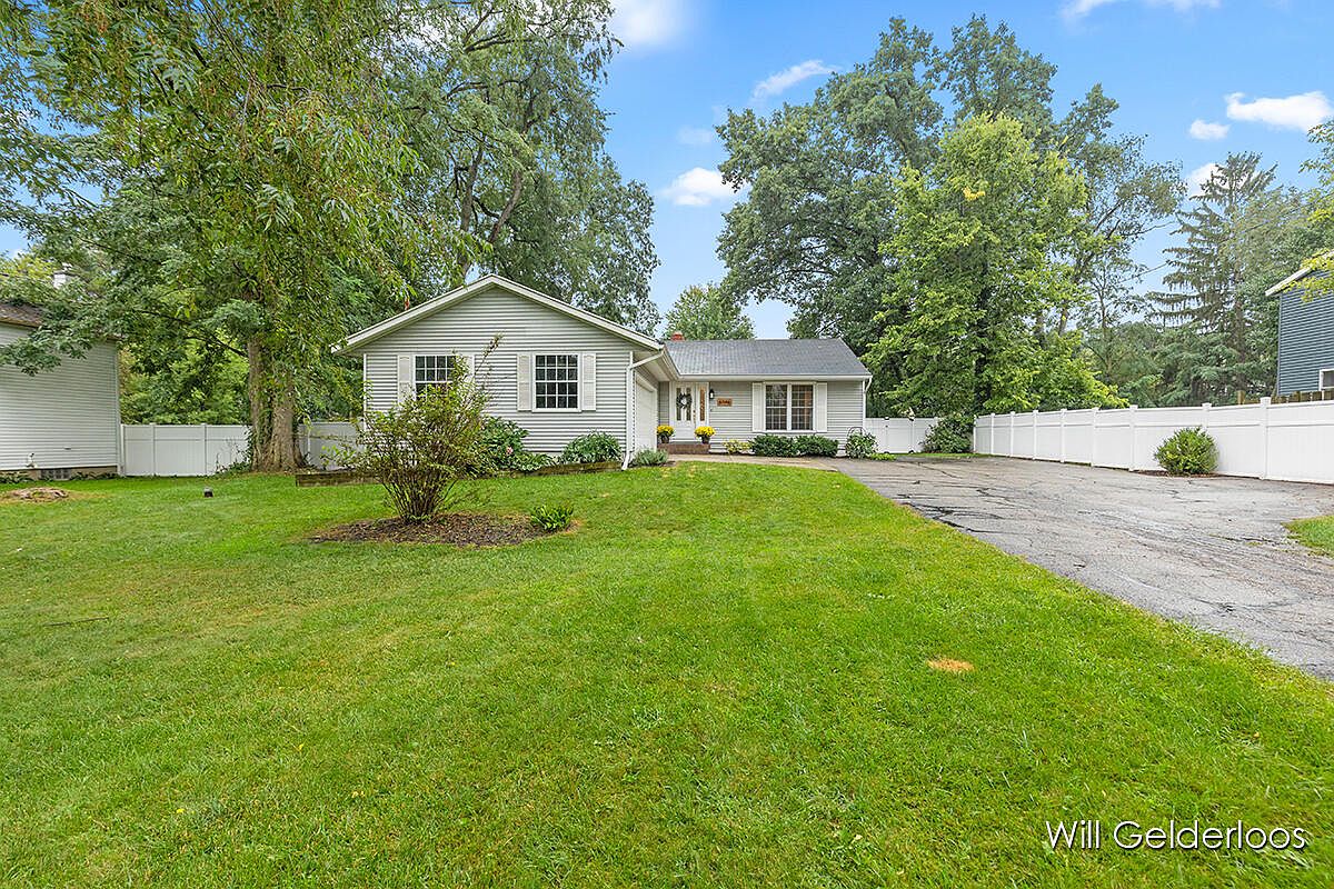 6146 Burton St SE Grand Rapids MI 49546 Zillow