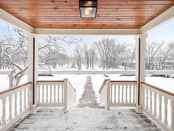 4th image of 885 Geneva Rd