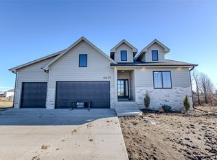 4635 173rd St, Urbandale, IA 50323