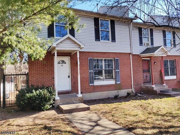 2nd image of 10 Dandridge Dr