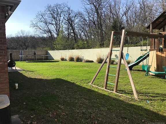 3rd image of 313 Castle Creek Dr