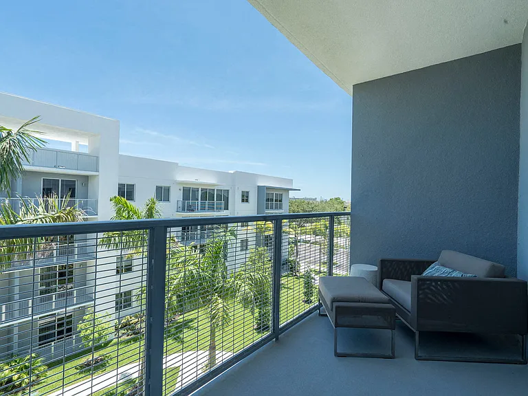Take full advantage of the beautiful Florida weather with indoor and outdoor living spaces