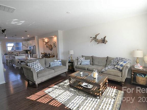 3rd image of 164 Linestowe Dr